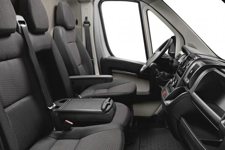 3958091 2.2 BlueHDi 140 Chassis Cab Professional